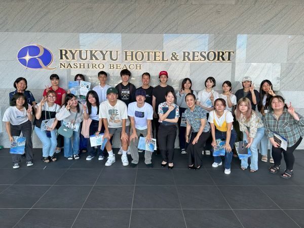『最上級に優雅に！琉球ホテル＆リゾート名城ビーチを見学』末吉ゼミ