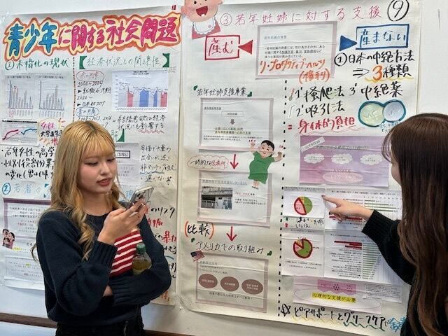 社会の課題について探求 社会福祉専攻ポスター発表会
