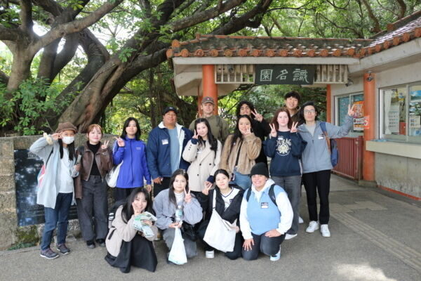 沖大生と留学生が識名園で交流