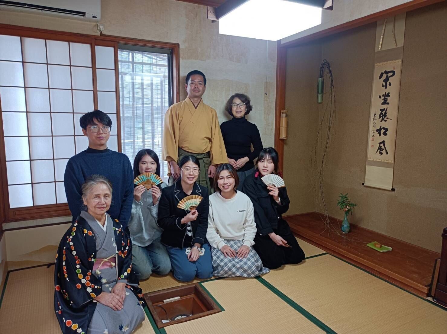 留学生が迎春茶道体験