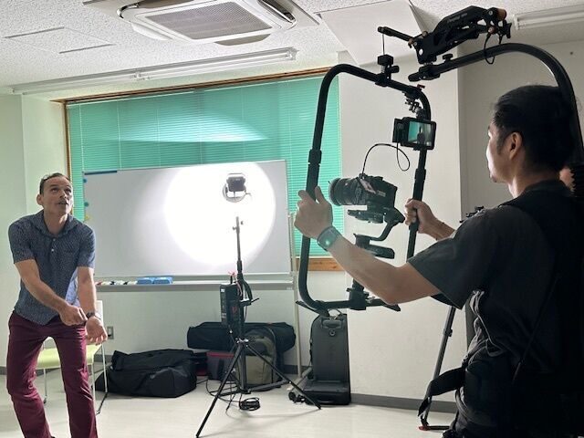 授業を覗いてみると！『SNS,動画撮影 質を高めるコツについて学ぶ』Miltiadis Beratlisゼミ