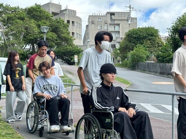 『他者理解を深める、車いす・アイマスク体験』ソーシャルワーク演習Ⅰ（１年次）