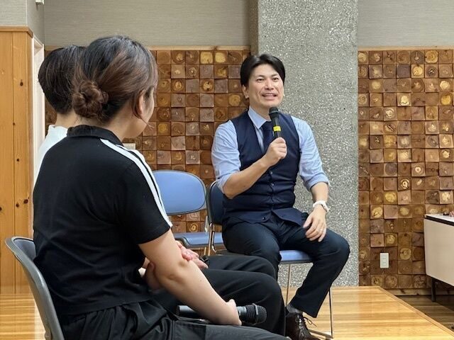 『「行動あるのみ！」ニューヨークで活躍中の高橋克明さんをお招きして特別講義』国際コム合同ゼミ