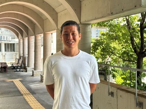 ピカリと輝く沖大生番外編　“大好きな沖縄に恩返しを！”スポーツコミッション事業を展開（福祉文化学科卒業生　新見弘基さん）