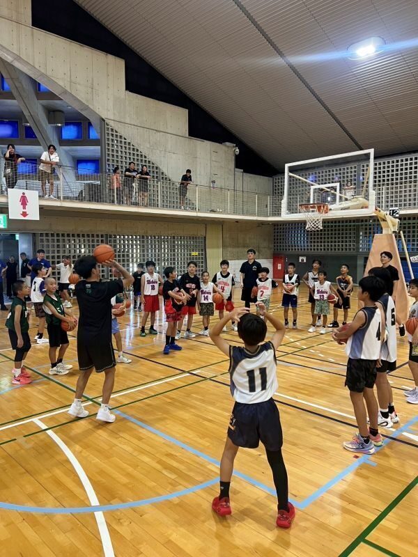 本学バスケ部が実技指導「小学生ミニバスケ 那覇EAST‐WEST選抜選考会＆研修会」